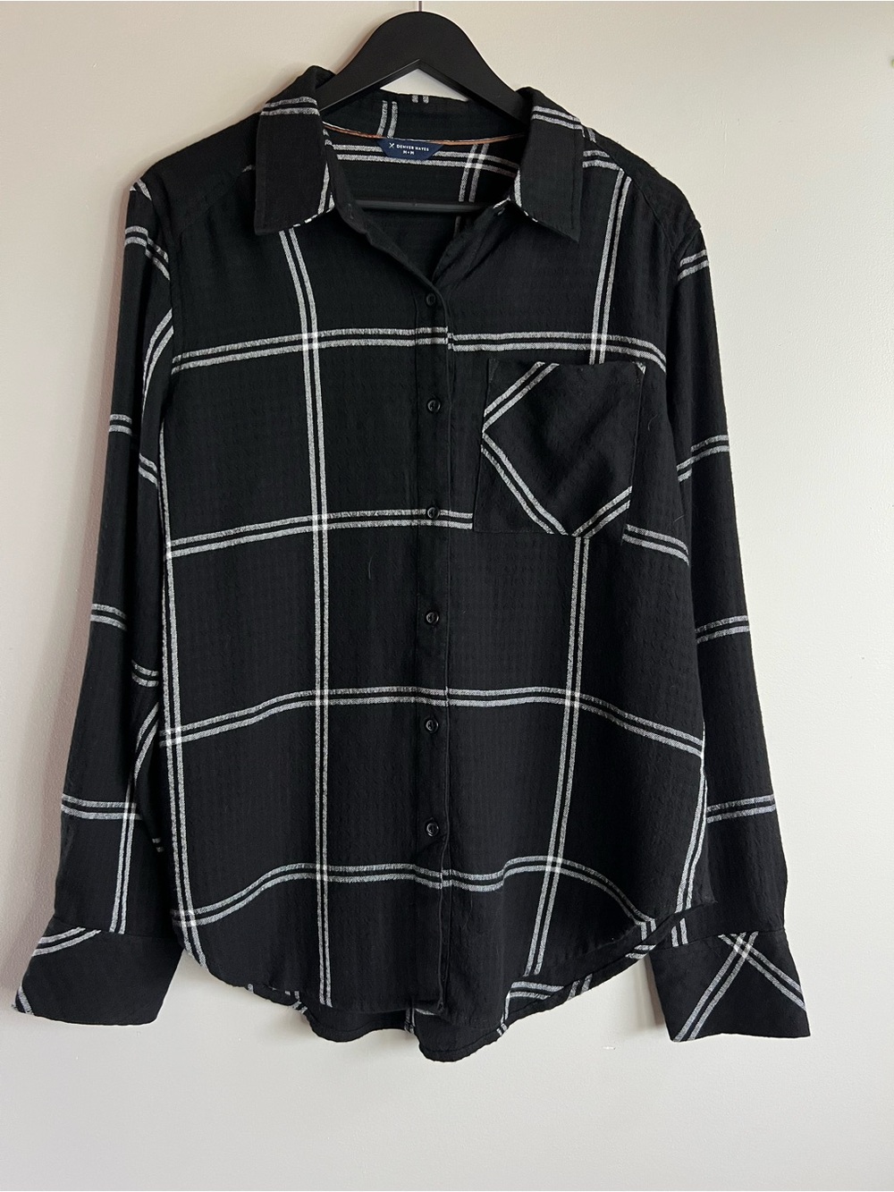 Denver Hayes Black Plaid Button-Up Shirt Size Medium Relaxed Fit